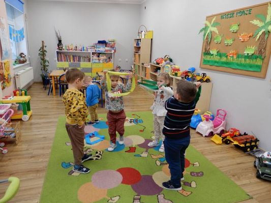 Grafika #9: ,,W marcu jak w garncu"