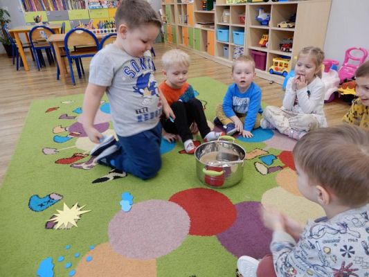 Grafika #20: ,,W marcu jak w garncu"