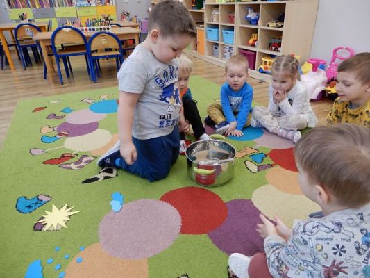 Grafika #22: ,,W marcu jak w garncu"