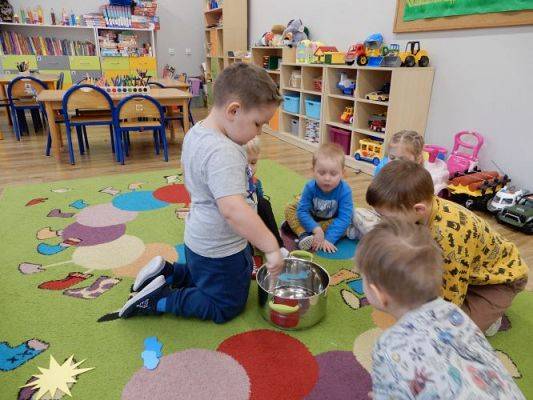 Grafika #23: ,,W marcu jak w garncu"