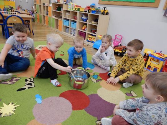 Grafika #26: ,,W marcu jak w garncu"