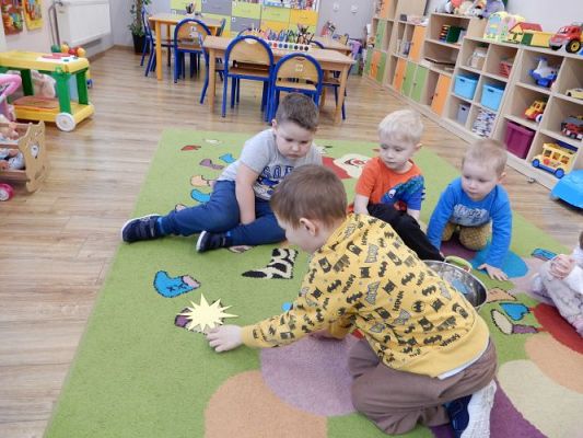 Grafika #32: ,,W marcu jak w garncu"