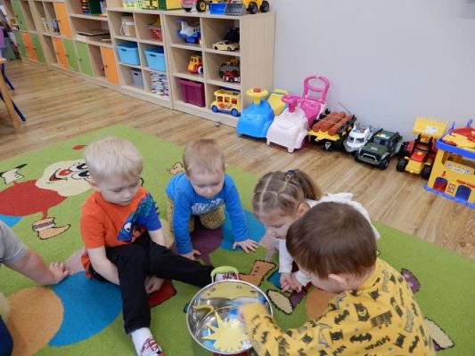 Grafika #34: ,,W marcu jak w garncu"