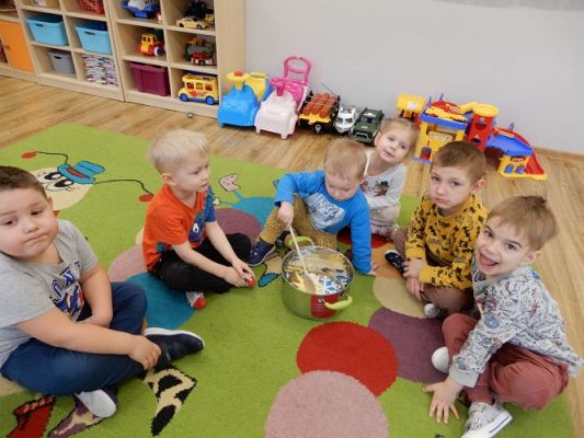 Grafika #38: ,,W marcu jak w garncu"