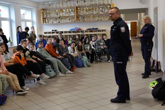 Grafika #0: Spotkanie z policjantem