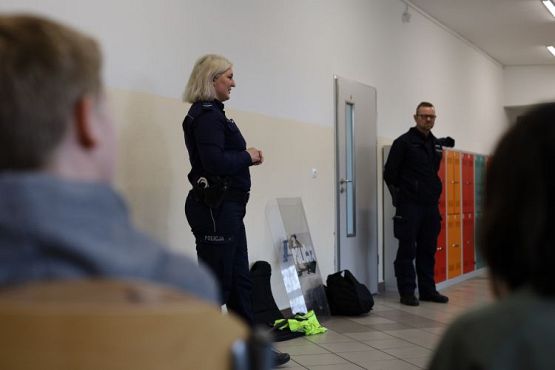 Grafika #2: Spotkanie z policjantem