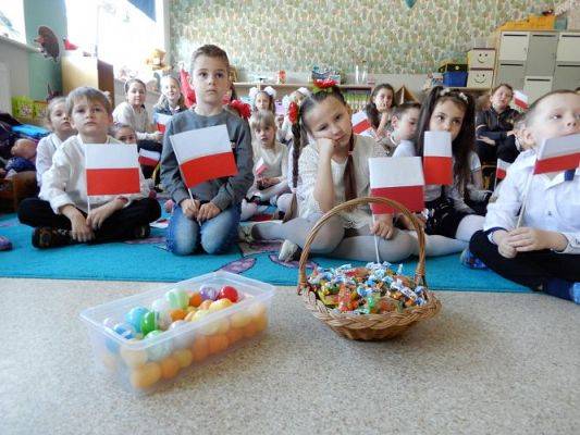 Grafika #4: Święta Majowe