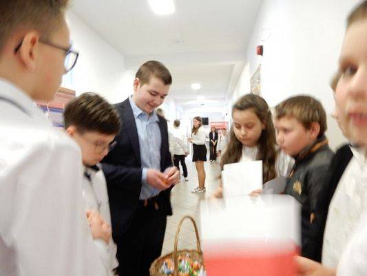 Grafika #9: Święta Majowe