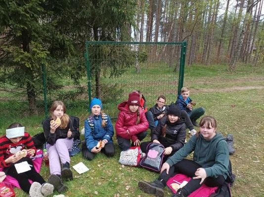 Grafika #4: Akcja sadzenie drzew w Leśnicach dla uczniów klas 4-8